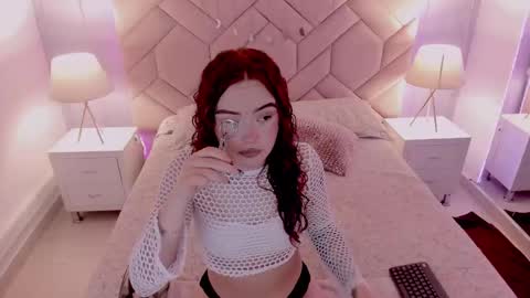Snapshot of camilarivers chatting on 01-12-25, 02:09 Camila online show from 01-12-25, 02:09