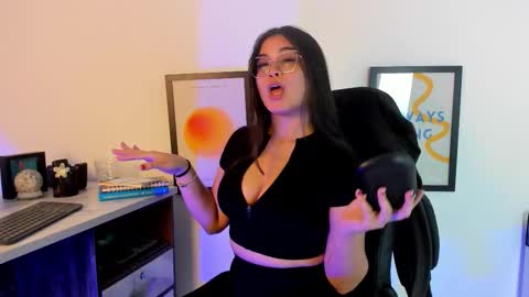 Camila online show from 10-28-25, 06:32