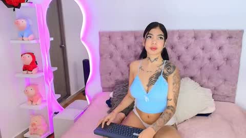 Snapshot of camilavelour chatting on 05-25-26, 10:54 Camila Velour online show from 05-25-26, 10:54