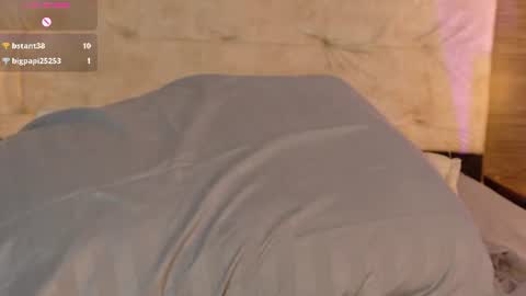 Snapshot of camilavelour chatting on 06-18-26, 09:14 Camila Velour online show from 06-18-26, 09:14