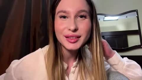 Snapshot of camilermon chatting on 03-10-26, 02:22 Miki online show from 03-10-26, 02:22