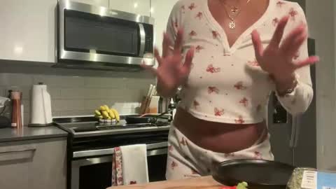 Snapshot of camiliakxoxo chatting on 11-18-25, 03:34 camiliakxoxo online show from 11-18-25, 03:34