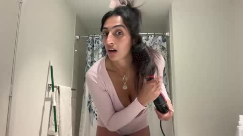 Snapshot of camiliakxoxo chatting on 01-06-26, 12:31 camiliakxoxo online show from 01-06-26, 12:31