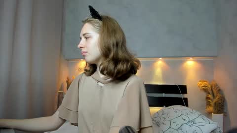 Camilla online show from 09-18-25, 12:23