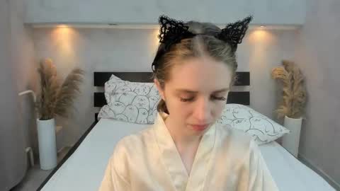 Camilla online show from 10-20-25, 01:06