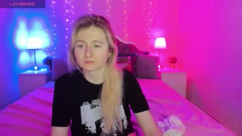 camilladreamer online show from 02-08-26, 08:45