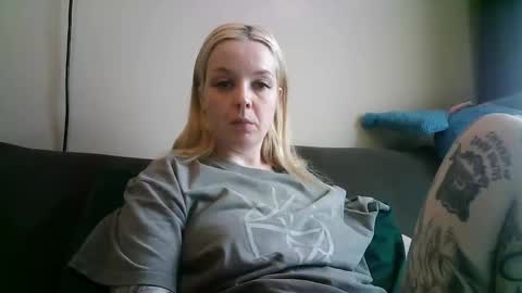 Snapshot of camille_deville chatting on 03-02-25, 11:20 Camille Deville online show from 03-02-25, 11:20