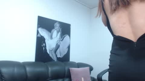 Snapshot of camille_diaz19 chatting on 10-22-25, 09:03 Camille online show from 10-22-25, 09:03