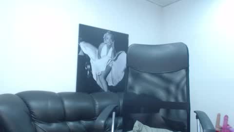 Snapshot of camille_diaz19 chatting on 11-06-25, 12:33 Camille online show from 11-06-25, 12:33