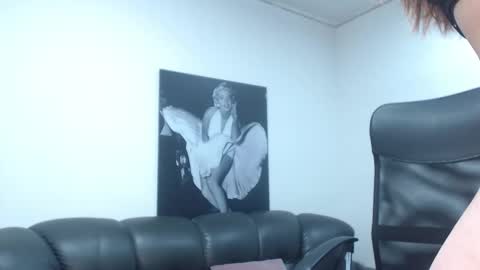 Snapshot of camille_diaz19 chatting on 12-16-25, 08:25 Camille online show from 12-16-25, 08:25