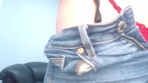 Snapshot of camille_diaz19 chatting on 01-16-26, 07:40 Camille online show from 01-16-26, 07:40