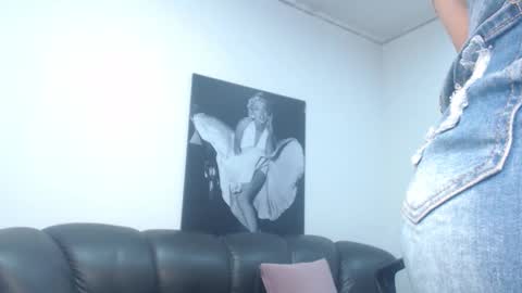 Snapshot of camille_diaz19 chatting on 01-18-26, 09:40 Camille online show from 01-18-26, 09:40