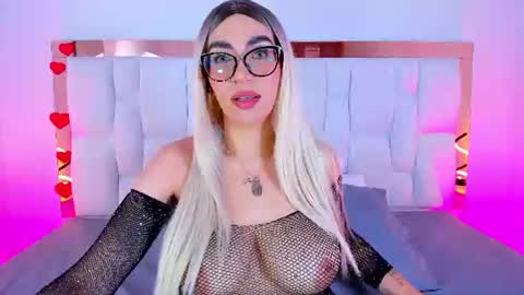 Snapshot of camille_juicy chatting on 07-04-26, 12:55 Camille online show from 07-04-26, 12:55