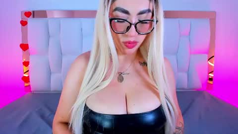Snapshot of camille_juicy chatting on 07-07-26, 01:04 Camille online show from 07-07-26, 01:04