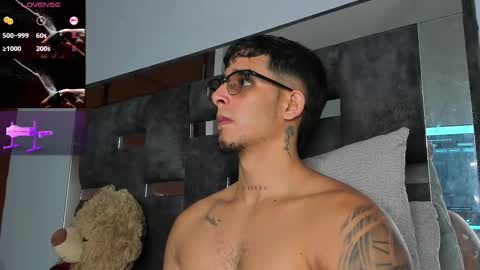 Snapshot of camilo_ospina_ chatting on 10-22-25, 06:02 INDEPENDENT MODEL online show from 10-22-25, 06:02