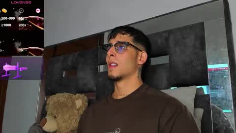 Snapshot of camilo_ospina_ chatting on 10-28-25, 11:36 INDEPENDENT MODEL online show from 10-28-25, 11:36