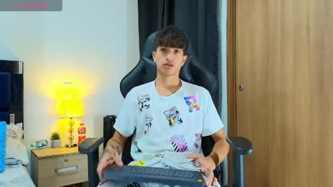 Snapshot of camilobass_ chatting on 05-10-26, 01:22 Camilo Bass online show from 05-10-26, 01:22