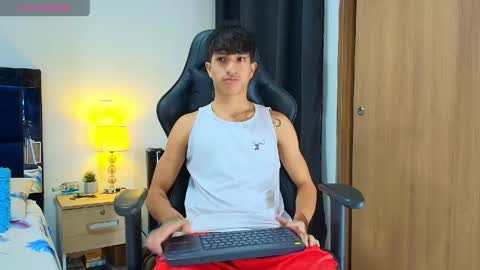Snapshot of camilobass_ chatting on 05-12-26, 01:03 Camilo Bass online show from 05-12-26, 01:03