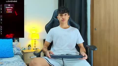 Snapshot of camilobass_ chatting on 05-24-26, 08:14 Camilo Bass online show from 05-24-26, 08:14
