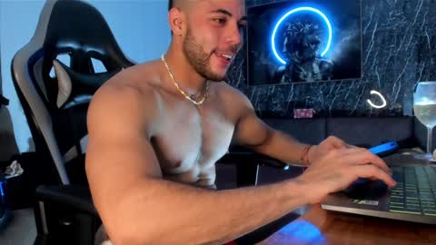 Snapshot of camilowatson chatting on 12-10-24, 01:32 Camilo Watson online show from 12-10-24, 01:32