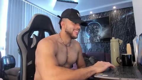Snapshot of camilowatson chatting on 09-26-25, 02:21 Camilo Watson online show from 09-26-25, 02:21