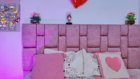 Snapshot of camiluxe chatting on 10-18-25, 01:01 camiluxe online show from 10-18-25, 01:01