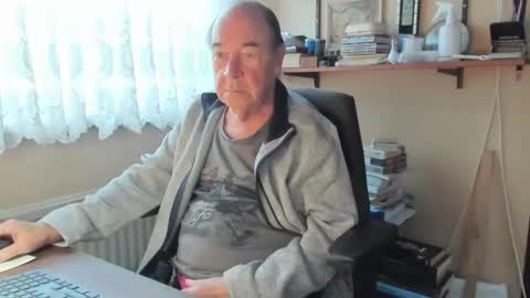 Cammee online show from 12-18-24, 10:08