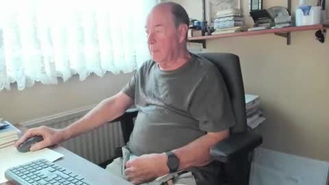 Snapshot of cammee chatting on 12-02-25, 08:08 Cammee online show from 12-02-25, 08:08