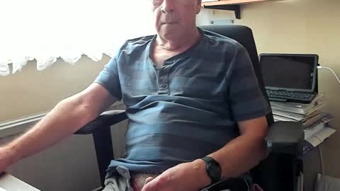 Snapshot of cammee chatting on 12-14-25, 11:04 Cammee online show from 12-14-25, 11:04