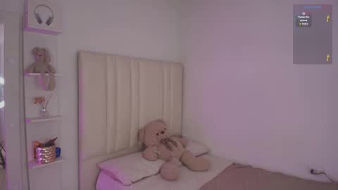 Snapshot of cammile_cole chatting on 02-27-26, 07:14 Laura Camila online show from 02-27-26, 07:14