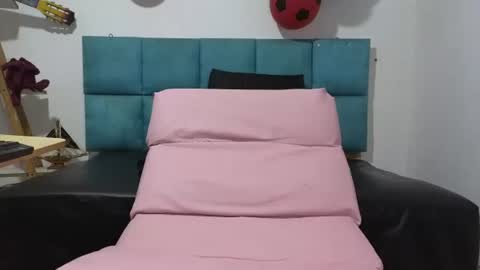 Snapshot of camturbery chatting on 06-25-26, 01:37 camturbery online show from 06-25-26, 01:37
