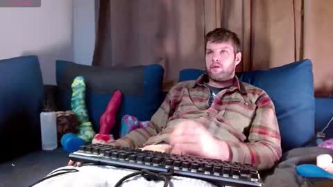 Snapshot of camzlut4u chatting on 02-16-26, 05:03 mark the Slut online show from 02-16-26, 05:03