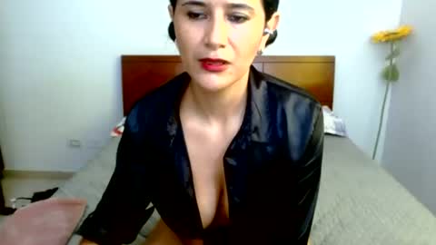 Snapshot of canddysexxx_ chatting on 06-29-26, 04:40 Carolina online show from 06-29-26, 04:40