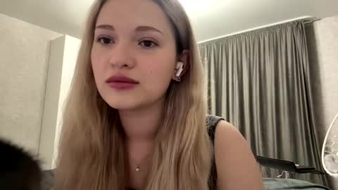 Snapshot of candelariahile chatting on 03-10-26, 02:33 candelariahile online show from 03-10-26, 02:33