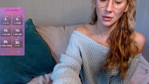 Snapshot of candicamgirl chatting on 12-03-24, 07:55 MissCandiJones online show from 12-03-24, 07:55