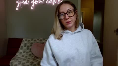 Snapshot of candicamgirl chatting on 04-04-26, 07:55 MissCandiJones online show from 04-04-26, 07:55