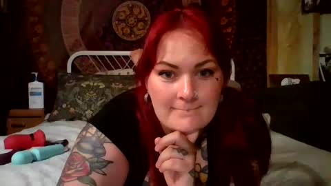 Snapshot of candiredd chatting on 07-12-26, 06:15 candiredd online show from 07-12-26, 06:15