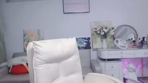 Snapshot of candy8998 chatting on 10-18-25, 10:21 candy8998 online show from 10-18-25, 10:21