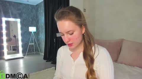 Candy online show from 10-20-25, 09:21