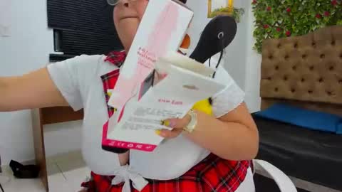 Snapshot of candy_curvyy chatting on 06-11-26, 04:16 candy_curvyy online show from 06-11-26, 04:16