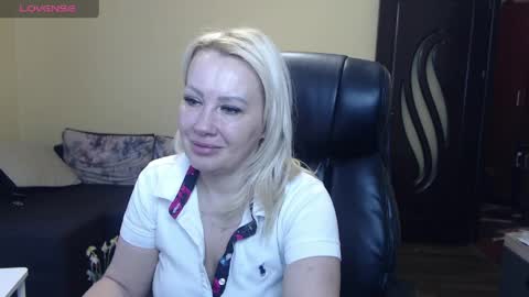 candy_hellenx online show from 04-05-26, 06:10
