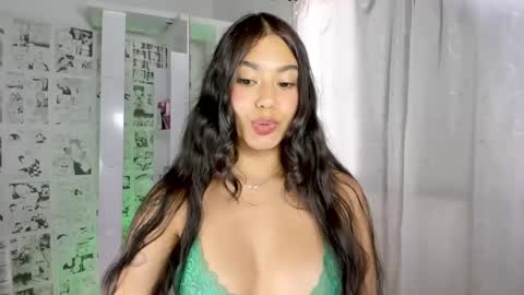 Snapshot of candy_hes chatting on 12-22-24, 08:25 Nickol online show from 12-22-24, 08:25