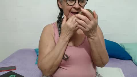 Snapshot of candy_mature_ chatting on 10-03-25, 11:35 candy online show from 10-03-25, 11:35