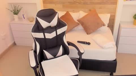 Snapshot of candy_summer28_ chatting on 11-17-25, 07:08 CANDY online show from 11-17-25, 07:08