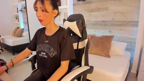 Snapshot of candy_summer28_ chatting on 12-22-25, 07:22 CANDY online show from 12-22-25, 07:22