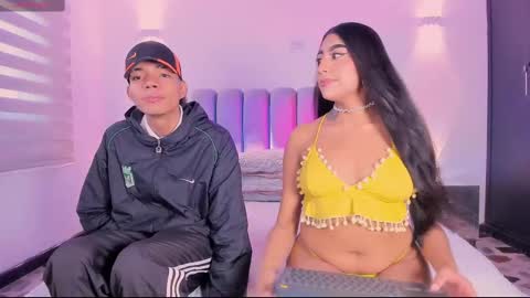 Snapshot of candyandmarilyn chatting on 11-16-25, 09:09 and MarilynHot online show from 11-16-25, 09:09