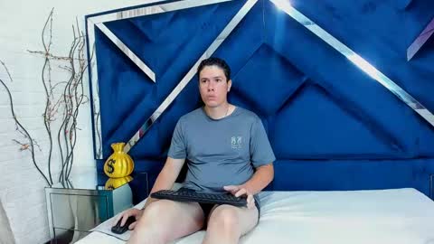 Snapshot of candyandsteven chatting on 09-11-25, 02:33 candyandsteven online show from 09-11-25, 02:33