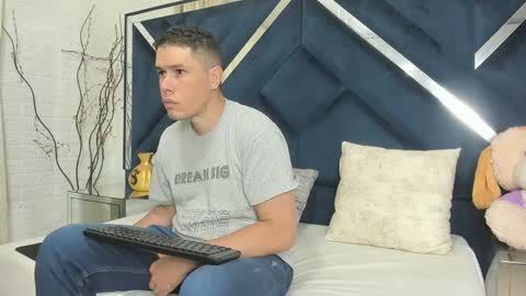 Snapshot of candyandsteven chatting on 09-25-25, 02:59 candyandsteven online show from 09-25-25, 02:59