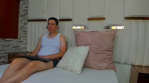 Snapshot of candyandsteven chatting on 10-19-25, 02:34 candyandsteven online show from 10-19-25, 02:34