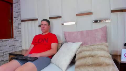 Snapshot of candyandsteven chatting on 01-11-26, 03:22 candyandsteven online show from 01-11-26, 03:22